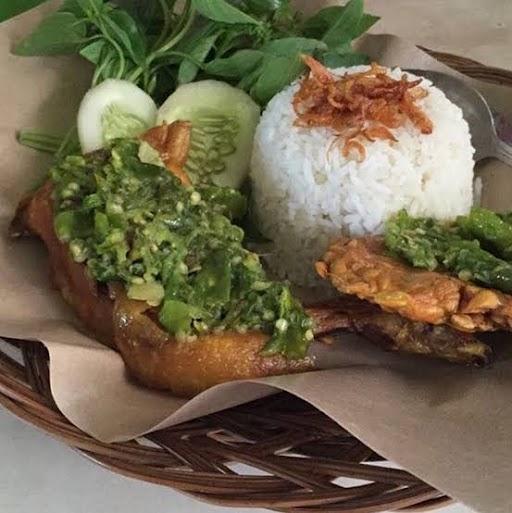 AYAM PENYET SAMBEL IJO SURYA