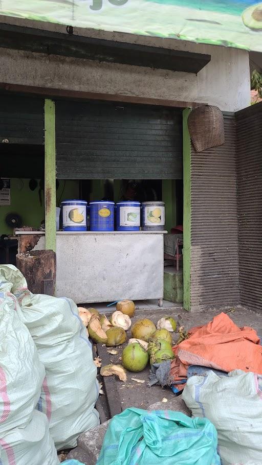 ES KELAPA MUDA ANEKA RASA BUAH BANG BEWOK