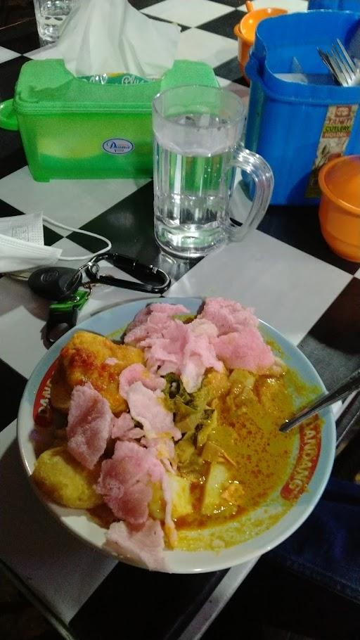 KETUPAT SAYUR DAN SOTO PADANG MALAM