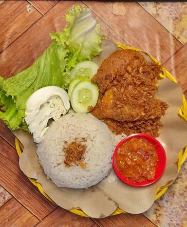 PECEL AYAM DAN BEBEK BERSAUDARA