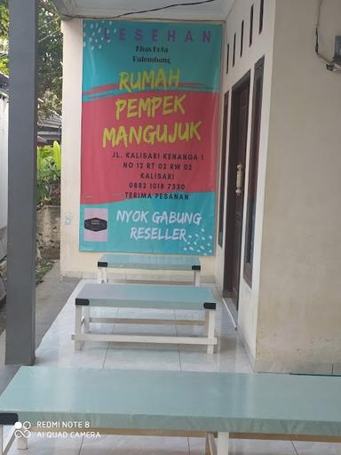 RUMAH PEMPEK MANGUJUK