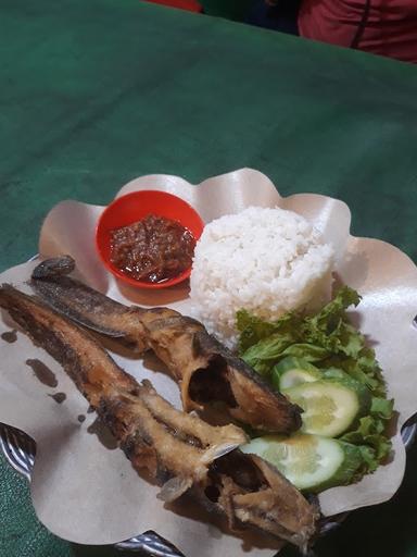 WARUNG PECEL AYAM PENYET