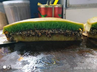 MARTABAK MANIS PADANG CHANIAGO