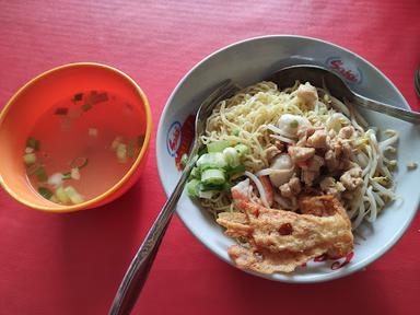 BAKMIE PONTIANAK DAN BUBUR IKAN