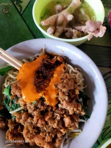 MIE AYAM BANYUMAS CABANG CIMONE PERMAI