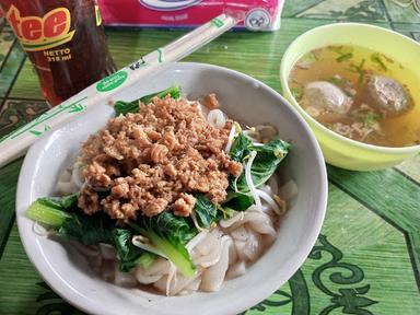 MIE AYAM BANYUMAS CABANG CIMONE PERMAI