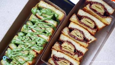 ROTI BAKAR PUFF PASTRY RHYETHA