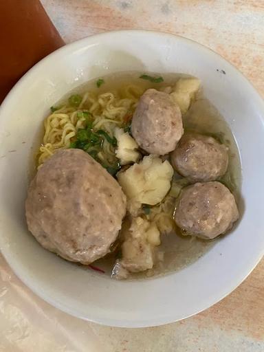 WARUNG BAKSO MAS ROHIM PEREMPATAN PASAR KEMIS