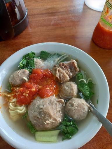 DUNIA BAKSO CIHUNI PASAWAHAN DEKET POLSEK PASAWAHAN