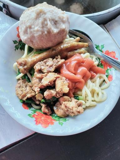 MIE AYAM BASO SOLO WAHYU BAROKAH SINGALOMBANG