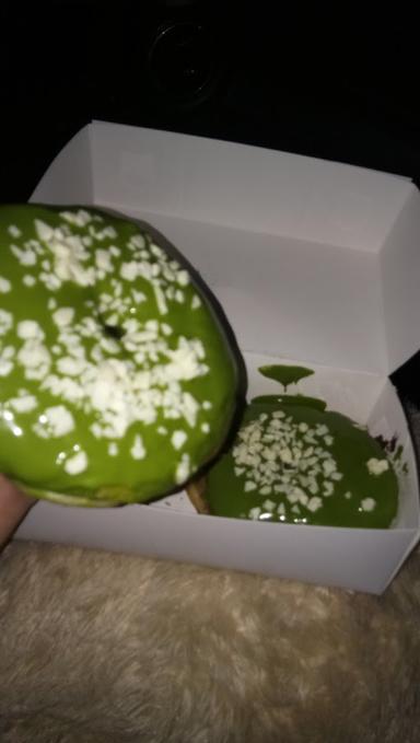 DONAT MADU CIHANJUANG