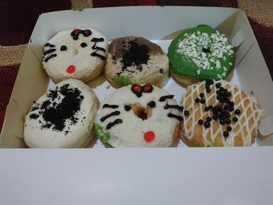 DONAT MADU CIHANJUANG