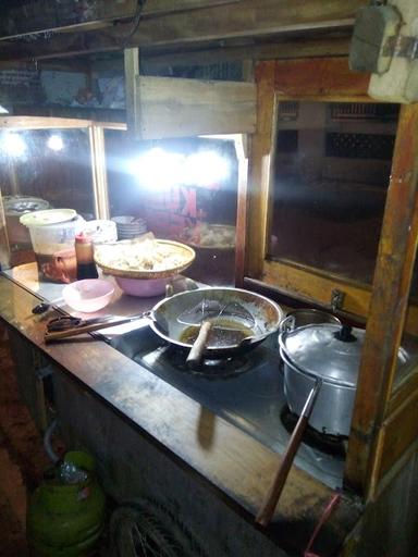 AYAM GORENG, MARTABAK BANGKA, ROTI BAKAI, BATAGOR KUAH KERING BAROKAH CISONDARI