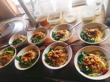 MIE AYAM BAKSO MANDIRI (PUTRA UKIR)