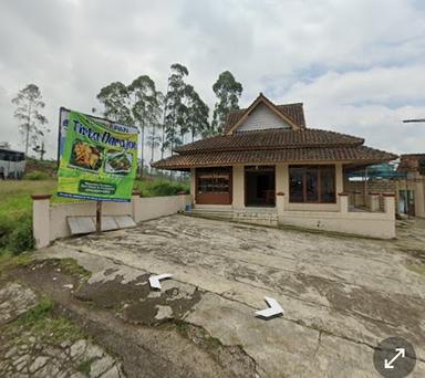 RUMAH MAKAN TIRTA DARAJAT