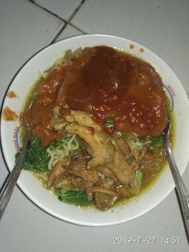 WARUNG MIE AYAM TEH OOM & SEBLAK BARAYA