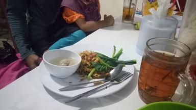 MIE YAMIN DAN BAKSO KAMPOENG