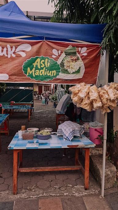 SEGO PECEL PINCUK MADIUN (MBAK RITA)