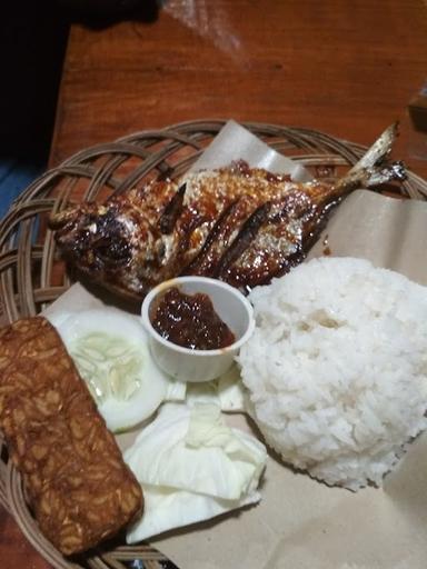 ANGKRINGAN DUA IKAN