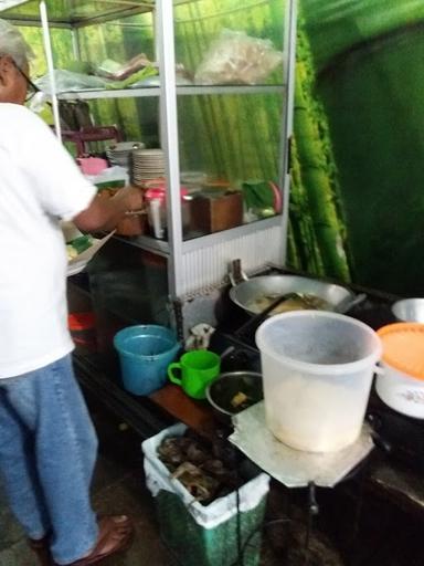 WARUNG MAKAN TAHU PAK UMAR