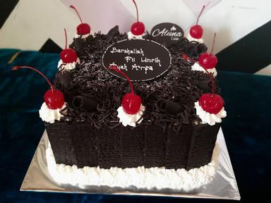 ALUNA HOME'S CAKE