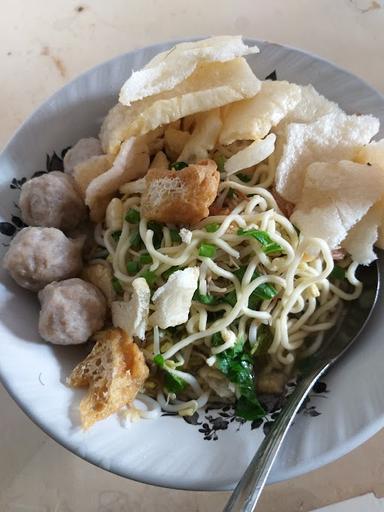 MIE KOPYOK STASIUN