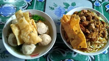 BAKSO & MIE AYAM RANDU ALAS WARUNG PAK TUMIRAN