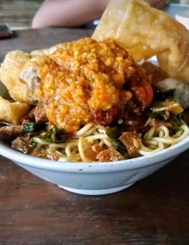 WARUNG BAKSO MIE AYAM KANDANG SAPI JELOK( YULI JELOK)