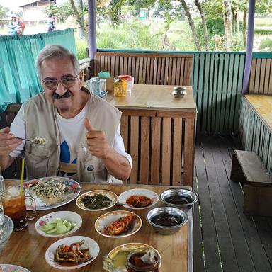 RUMAH MAKAN SAWAH TONGAH