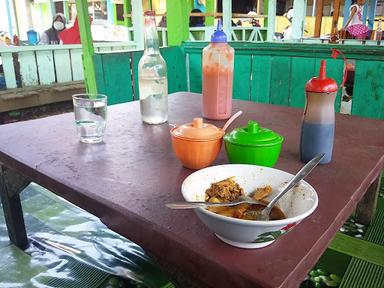 BAKSO & MIE AYAM LESEHAN THIA