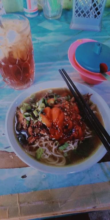 MIE AYAM BAKSO DOL MAKAM