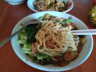 MIE AYAM BAKSO DOL MAKAM