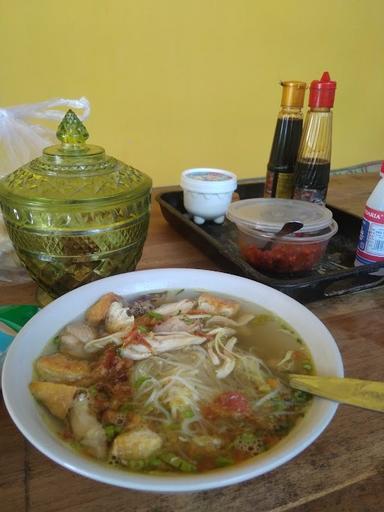 OMAH SOTO DAN BAKMIE TOPRAK MBAH GAYAM