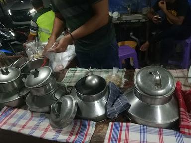 BADOET KUE BANDUNG, MARTABAK DAN PUKIS