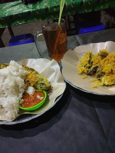 AYAM GEPREK DAN JUS MAMAH DEDEH