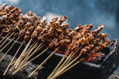 SATE AYAM DAN KAMBING CAK AMIN