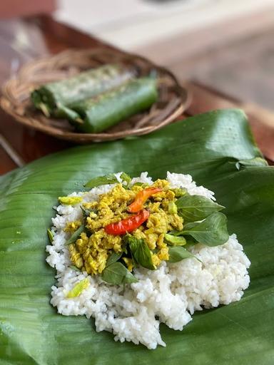 AYAM & BEBEK GORENG ELOK - PEJAGOAN