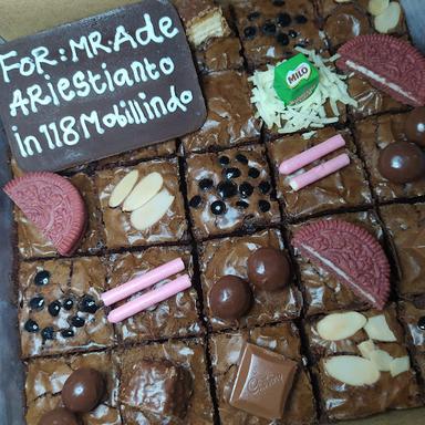 HOME MADE DESSERTBOX MINI & BROWNIES FOODGY