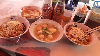 MIE BAKSO YAMIEN WARKAD