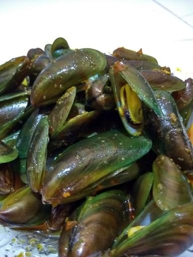 SEBLAK DAN KERANG HIJAU (IJOAN) PAK YATNO