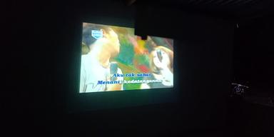 WARUNG KARAOKE PEKUTATAN