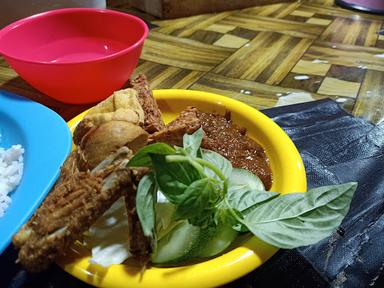 KEDAI ARELA ( PECEL LELE NASI UDUK )