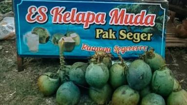 ES KELAPA MUDA PAK SEGER