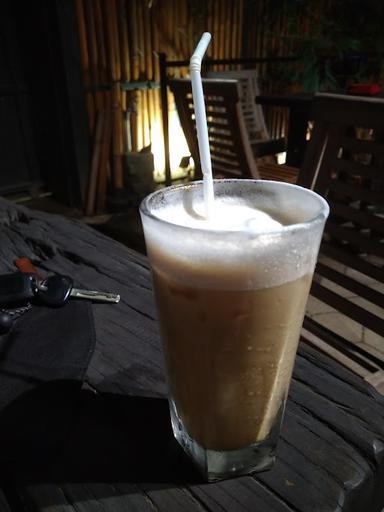 LOCOMOTIFE WARUNG KOFFIE