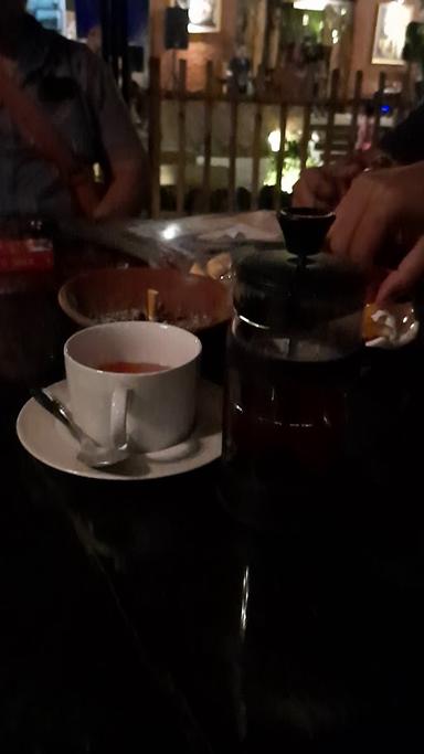 LOCOMOTIFE WARUNG KOFFIE