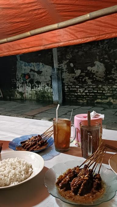 WARUNG MAKAN SATE AYAM & SATE KAMBING BANG HERI MADURA