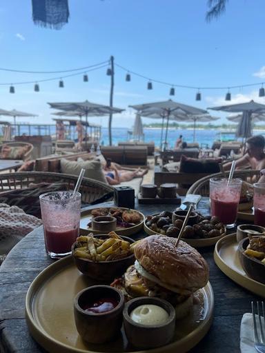 LA CALA BEACH CLUB GILI TRAWANGAN