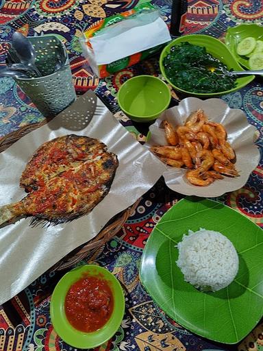 LESEHAN IKAN BAKAR H.PAHAR NIPAH