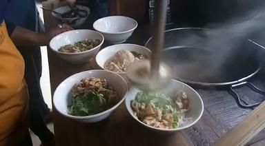 BAKSO BALUNGAN DAN TETELAN AA