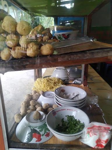 BAKSO DAGING SAPI DAN MIE AYAM KIDUL STM KEMBANG